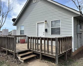 Cozy modern small town apartment pet and child friendly large parking - Sayre