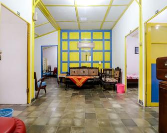 Homestay Ndalem Soewondo - Yogyakarta - Sala de estar