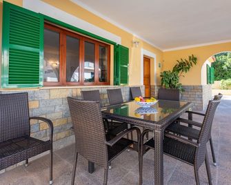 Calamari - Four Bedroom Chalet, Sleeps 6 - Portocolom - Patio
