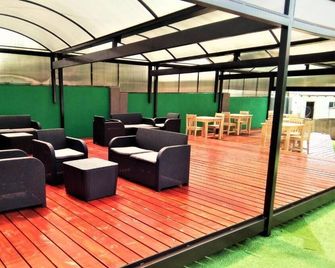 AfrikaWisa at O.R. Tambo International Airport - Kempton Park - Innenhof