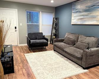 Cozy 1br Retreat Near Transit, Dining And Parking - Chicago - Sala de estar