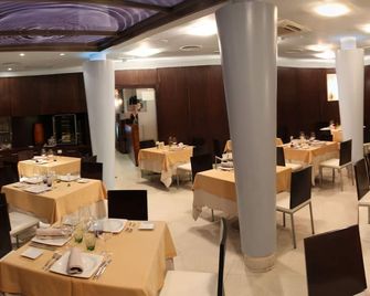 Hostal Albany - לאון - מסעדה