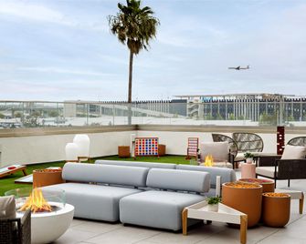 Hilton Garden Inn LAX Los Angeles Airport - לוס אנג'לס - מרפסת
