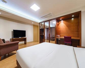 Korea Tourist Hotel - Suwon - Bedroom