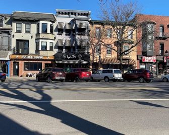 Prime Location on Main Street - Stroudsburg - Outdoors view