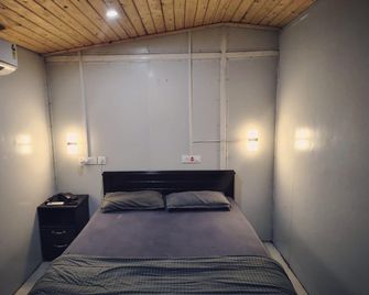 royal oak resort - Chīrāla - Bedroom
