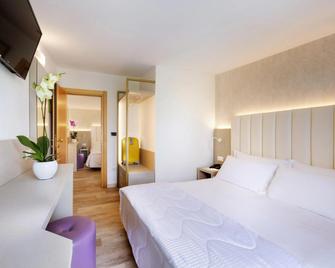 Hotel Castellucci - Bellaria-Igea Marina - Bedroom