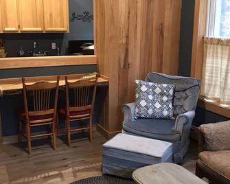 Trail 2 Lake - Shippenville - Living room