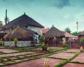 Ike's Cultural Village - 庫馬西
