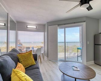 Bbc110 Renovated Beachfront Condo W/Pool - Belleair Beach - Sala de estar