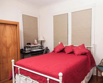 Squirrel's Nest Bed & Breakfast Llc - Burlington - Ložnice