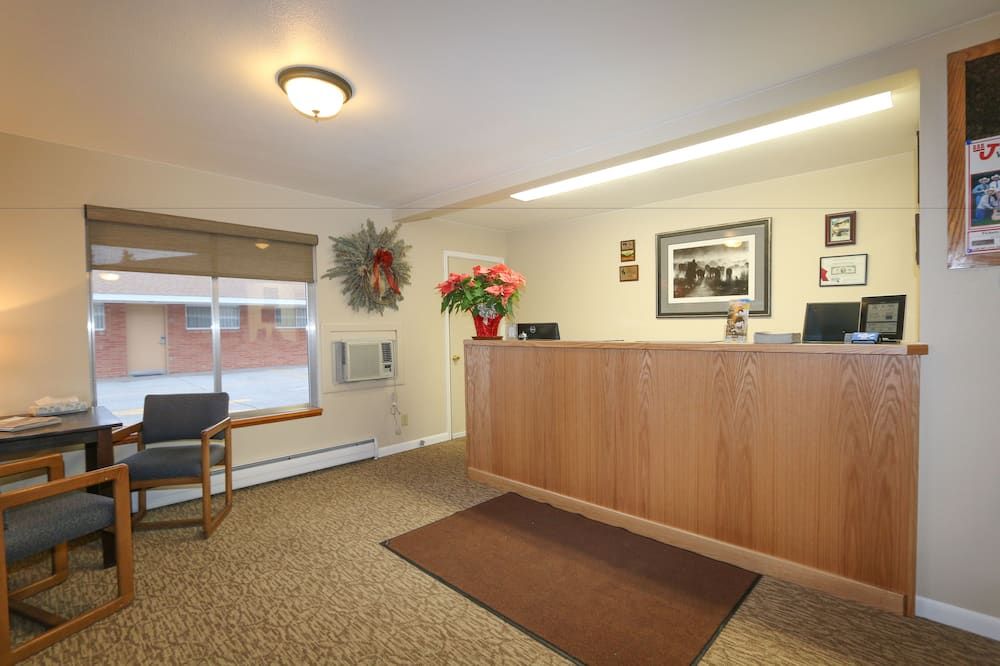 Skyline Motor Inn - Cody - Front desk