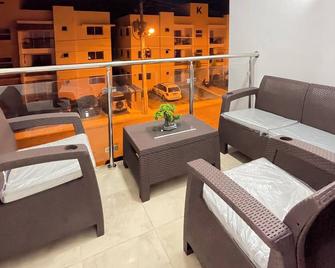 Charming 3-bedroom apartment with AC, WiFi and Parking in La Vega, Dominican Rep - Concepción de La Vega - Balcón