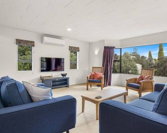 Regent Retreat - Martinborough Holiday Home - Martinborough - Wohnzimmer