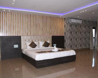 Modern Hotel & Restaurant - Balasore - Bedroom