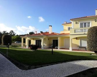 Vila dos Príncipes in Praia d'el Rey - Amoreira - Edificio