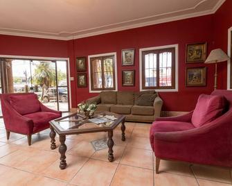 هوتل بويرتا ديل راي - سانتا كروز - غرفة معيشة