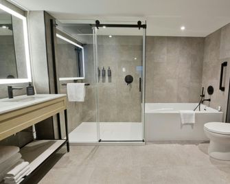 Sheraton Laval Hotel - Laval - Bathroom