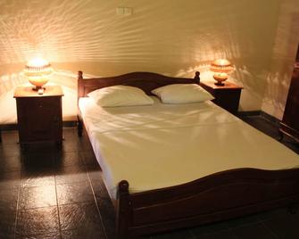 Eagle's Wings Guest House - Habarana - Habitación