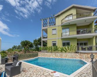 Villa Montenegrina - Two Bedroom Apartment with Sea View - Buljarica - Pool