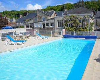 Hotel Restaurant Des Bains - Saint-Jean-le-Thomas - Pool