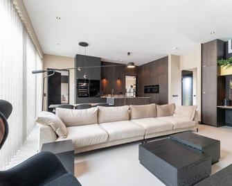 Family villa with wellness near Harderwijk - Zeewolde - Sala de estar
