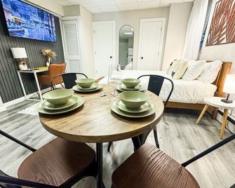 Lovely studio for 2 near NYC - Newark - Dining room