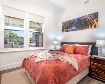 One Bedroom Apartment on Summer/ No.2 near CBD - Orange - Bedroom