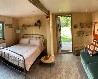 The Fox Den - Woodland Container Accommodation - Callander - Bedroom