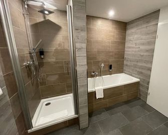 Hotel Königshof Dortmund - דורטמונד - חדר רחצה