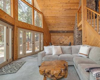 Cheyenne Chalet- A/C, Hot Tub-Sleeps 12 - Dorrington - Sala de estar
