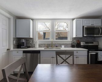 3br Home|familystay|walkable To Dt Ls+shops - Lee’s Summit - Küche