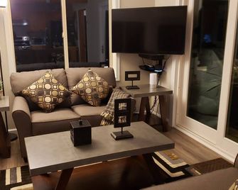 Sanctuary by the Sea - Sequim - Living room