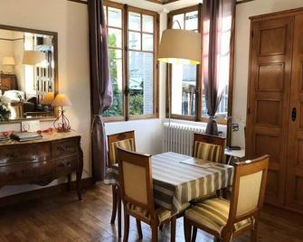 Gîte de France A perle de vue 4 épis - Gîte de France 14 personnes MAE-0294 - Uzerche - Salle à manger