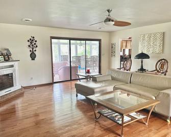 3-bedroom, 2-bath home in Cape Carteret - Cape Carteret - Sala de estar
