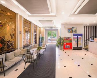 Calisto Hotel (DL Pang Donglai Da Pang Branch) - Xinxiang - Lobby