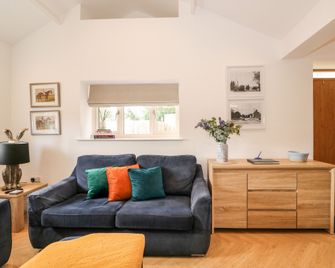 The Pinfold - Melton Mowbray - Living room
