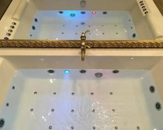 Central Business Apartments Jacuzzi - Belgrade