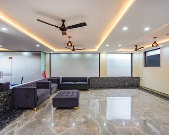 Fabhotel White Elephant - Greater Noida - Salónek