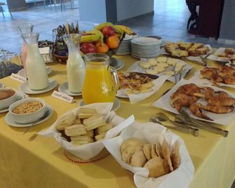 Hda Miraflores - Termas de Rio Hondo - Buffet