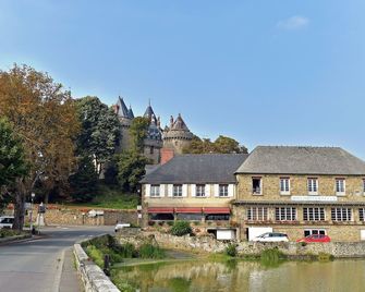 Hôtel Du Lac - Combourg - Gebäude
