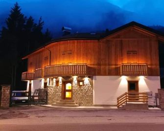 Apartment 'Veleza' with Mountain View and Shared Garden - Auronzo di Cadore - Edificio