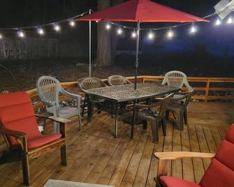 Woodsy Mountain Cabin - Best Location In Graeagle - Cromberg - Patio