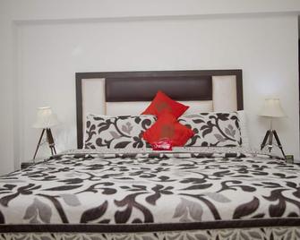 OYO 1619 Hotel Swiss Wood - Naggar - Bedroom