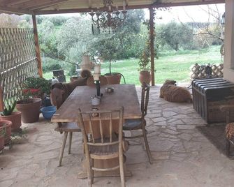 Cozy apartment with large property dog-friendly - Kyparissia - Innenhof