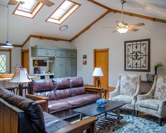 Mountain Lake House w/ private dock, stunning views - Hayesville - Sala de estar