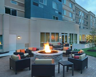Courtyard by Marriott Philadelphia Coatesville/Exton - Coatesville - Patio