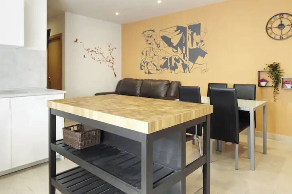 Piso Con Garaje /Zumaia - زومايا - غرفة طعام