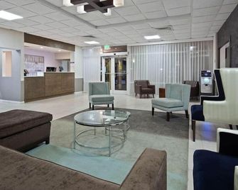 Ramada by Wyndham Cocoa - Cocoa - Lobby