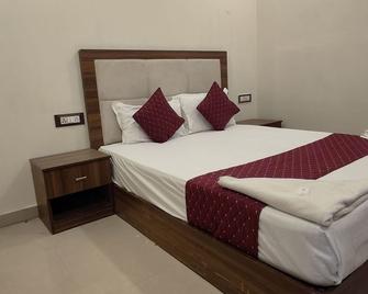 Hotel Blue Sky Residency - Bombay - Habitación